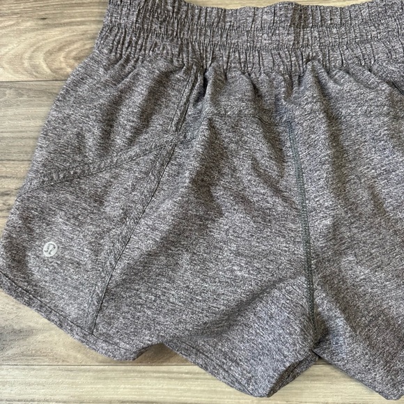 Lululemon Tracker Short 4" Inseam in Heather Lux Multi Black Size 6 - Picture 5 of 6
